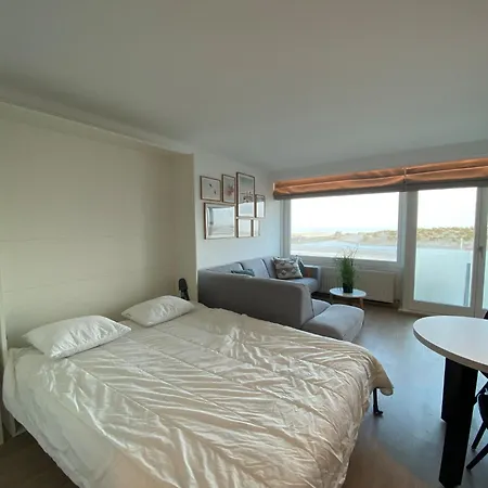 In With Stunning Sea Views, Cleaning Included Lägenhet *